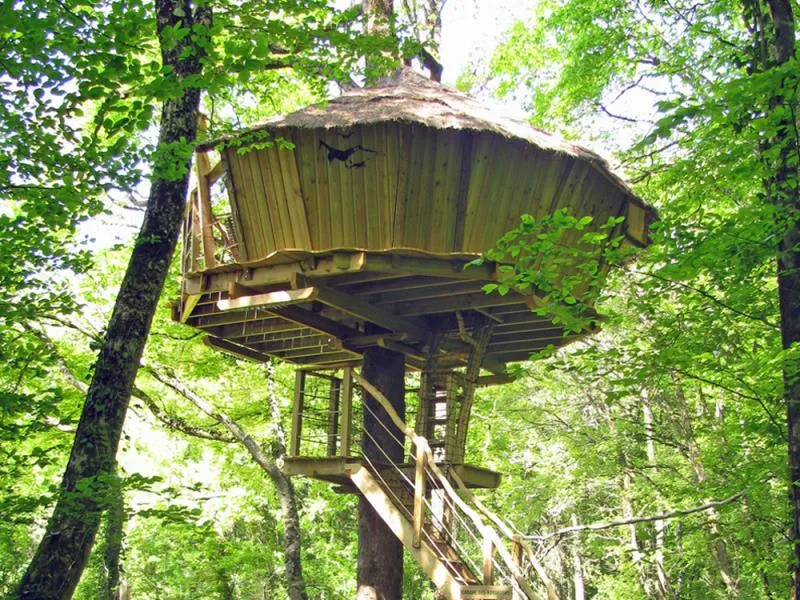 Cabane de la Lisière, cabane dans les arbres à Magné