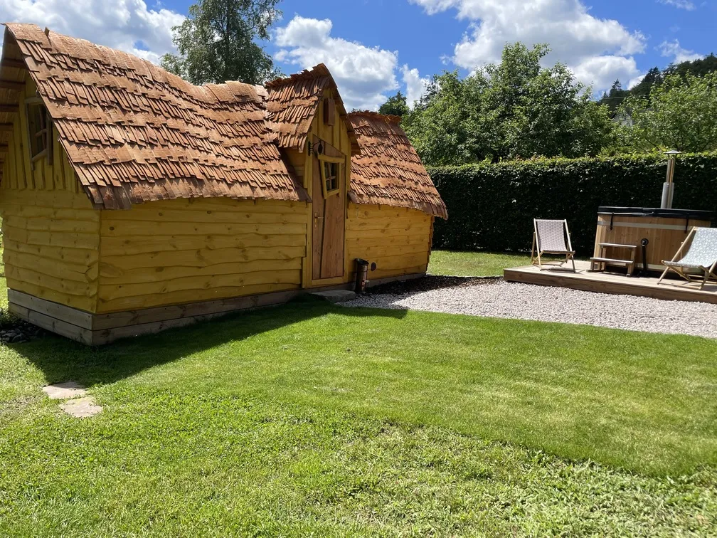 Cabane de Léa, cabane au sol à Ramonchamp