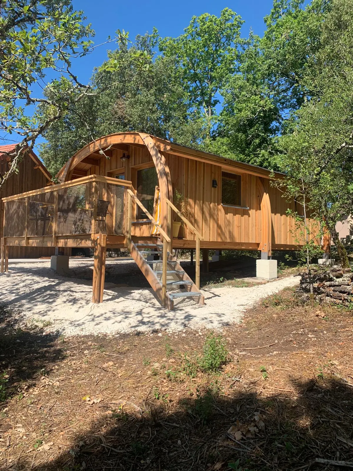 Cabane de Léon, cabane au sol à Pechs-de-l'Espérance