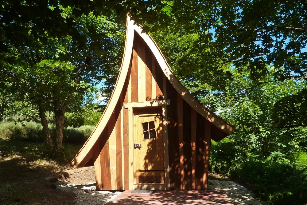 Cabane de Merlin, cabane au sol à Cros-de-Géorand