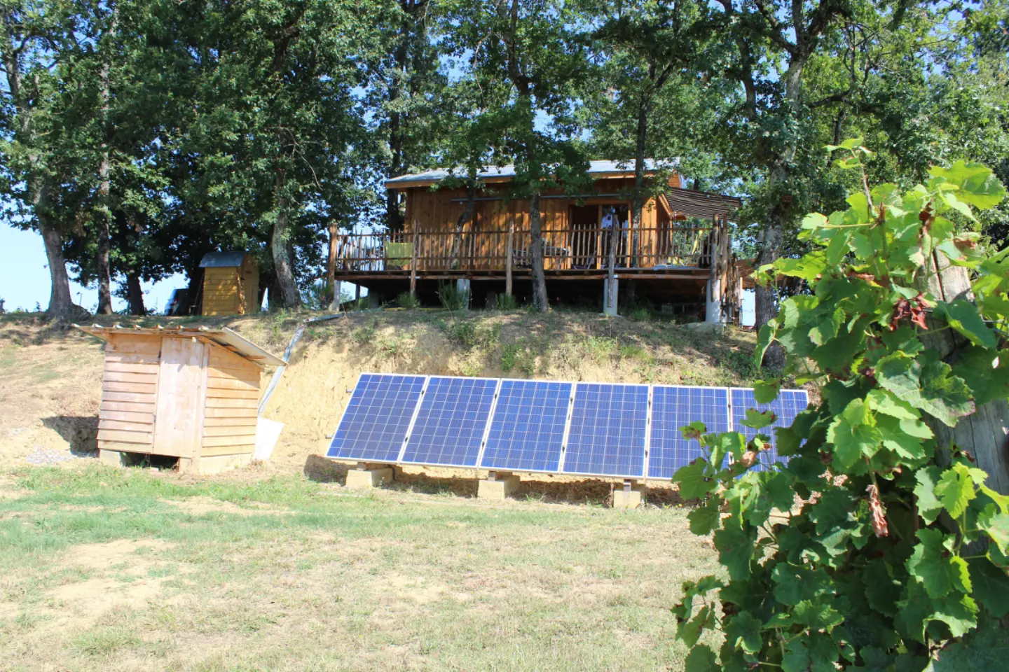 Cabane de Moncaou, cabane au sol à Beaumarchés