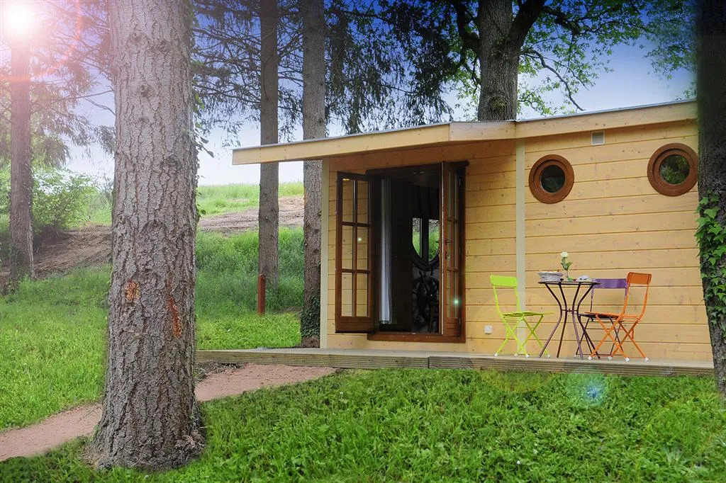 Cabane de Sam, cabane au sol à Voussac