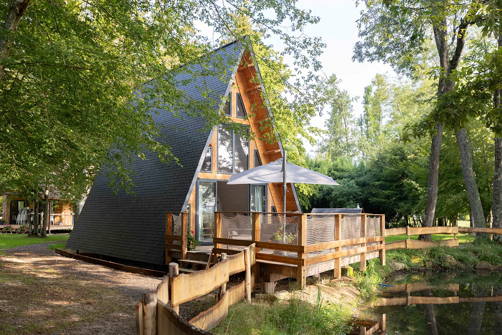 Cabane Delta, cabane au sol à Échouboulains