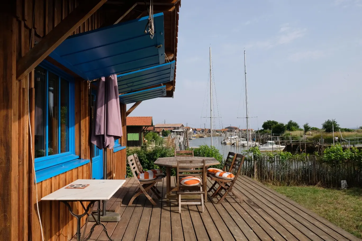 Cabane des Barbots Bleus, cabane au sol à Gujan-Mestras