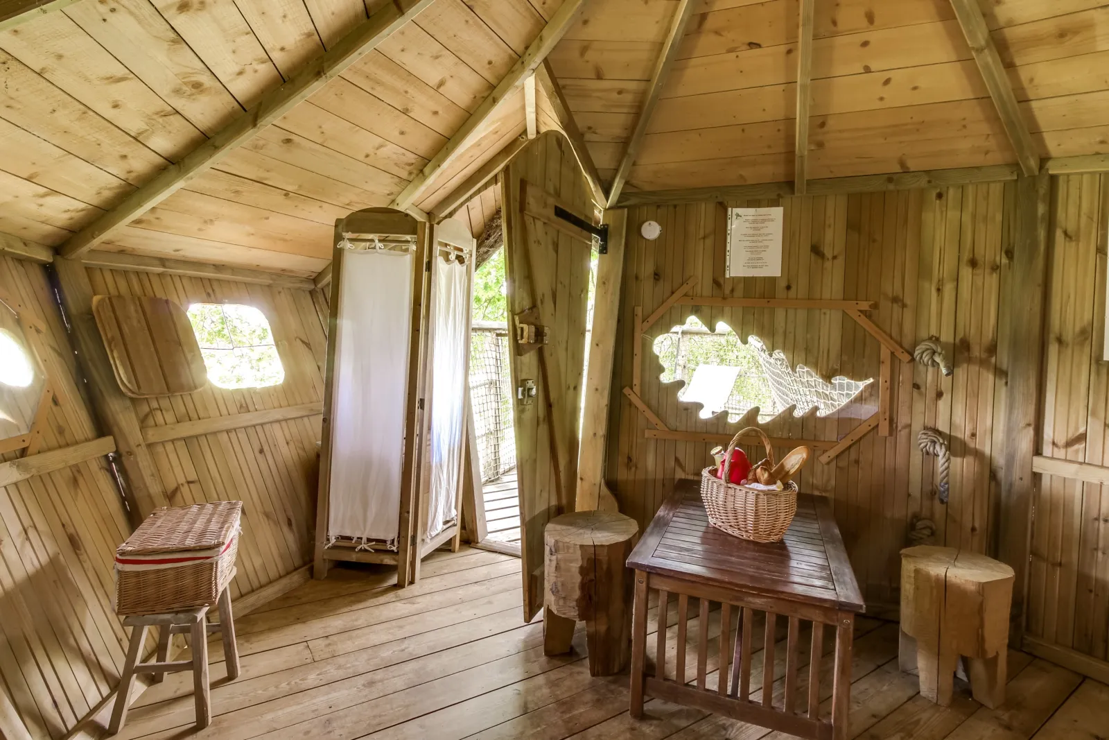 Cabane des Cartes à La Baconnière, photo 3