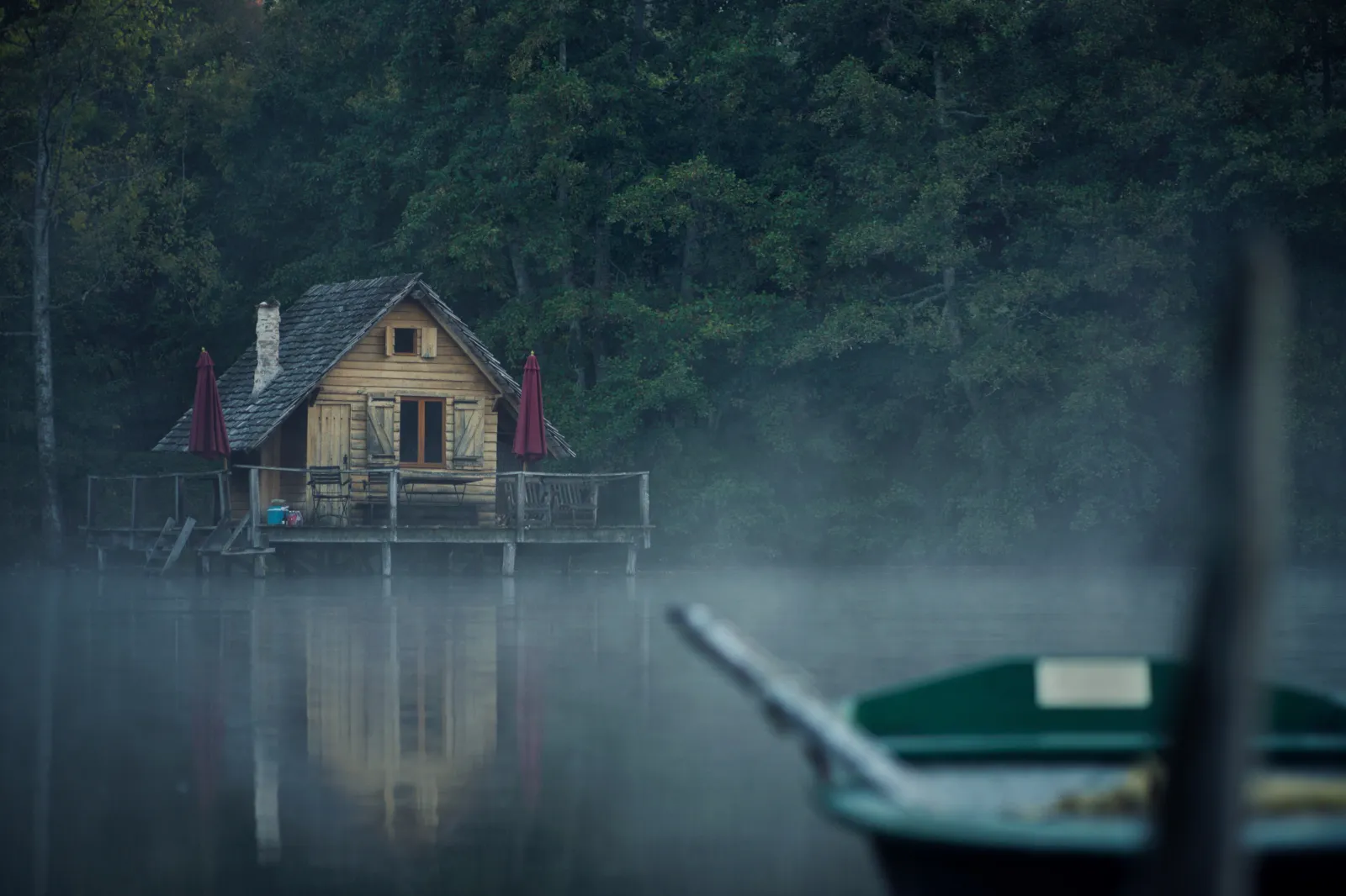 Cabane des Demoiselles, cabane sur l'eau à Saint-Didier-sur-Arroux