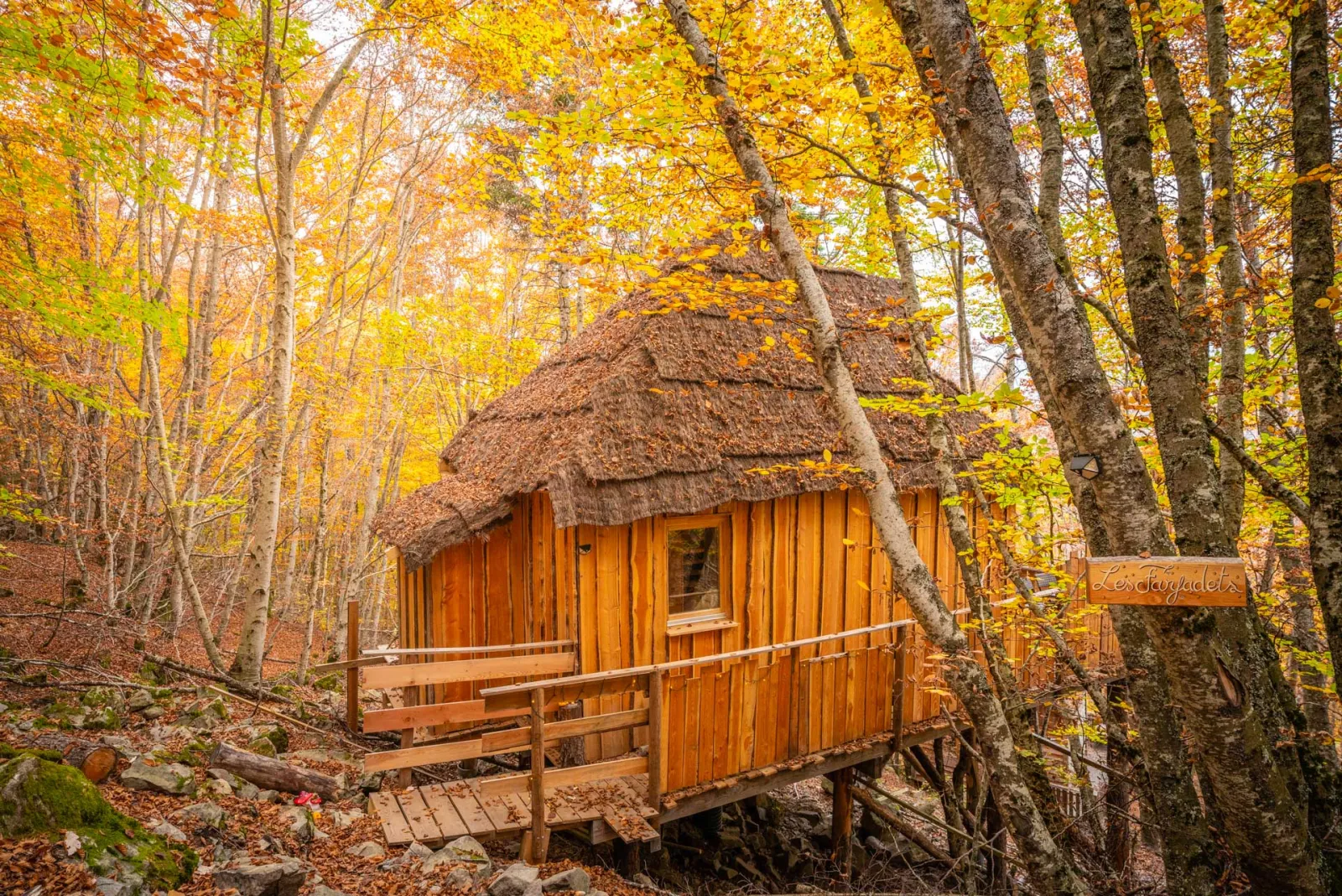 Cabane des Farfadets, cabane sur pilotis à Saint-Léger-les-Mélèzes
