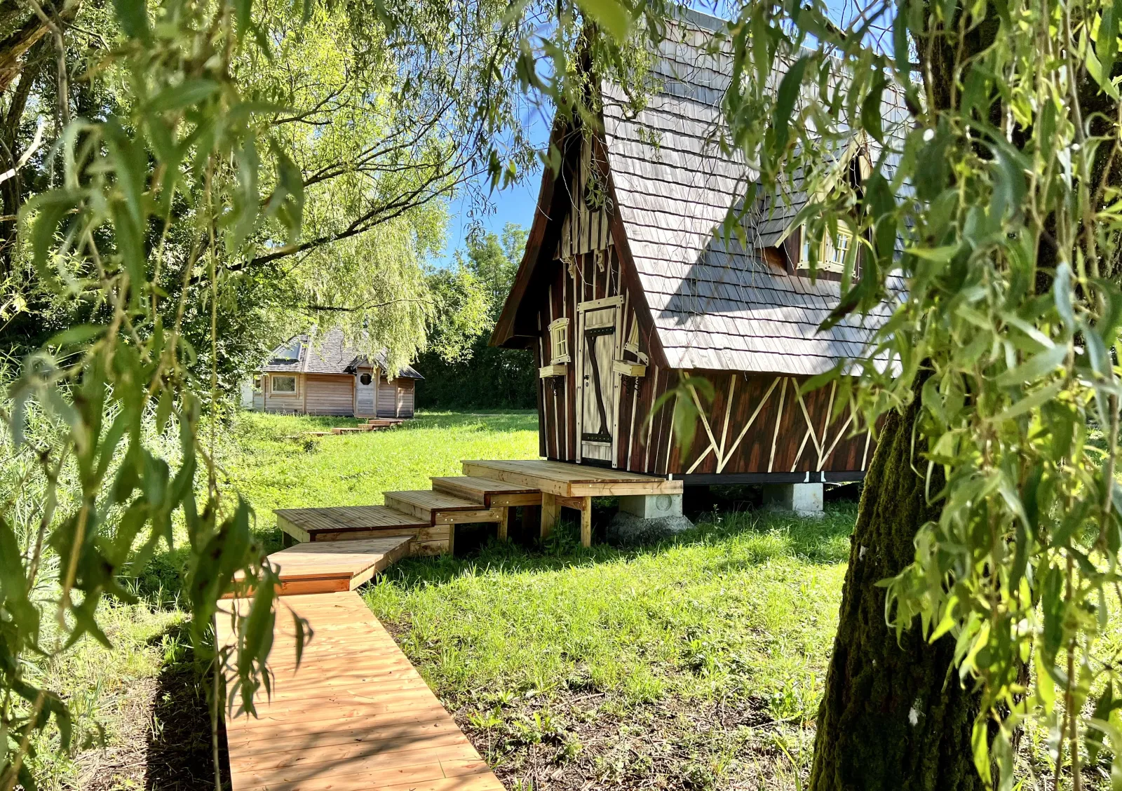 Cabane des Fées, cabane au sol à Bâgé-Dommartin
