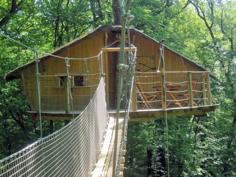 Cabane des Gibbons, cabane dans les arbres à Magné