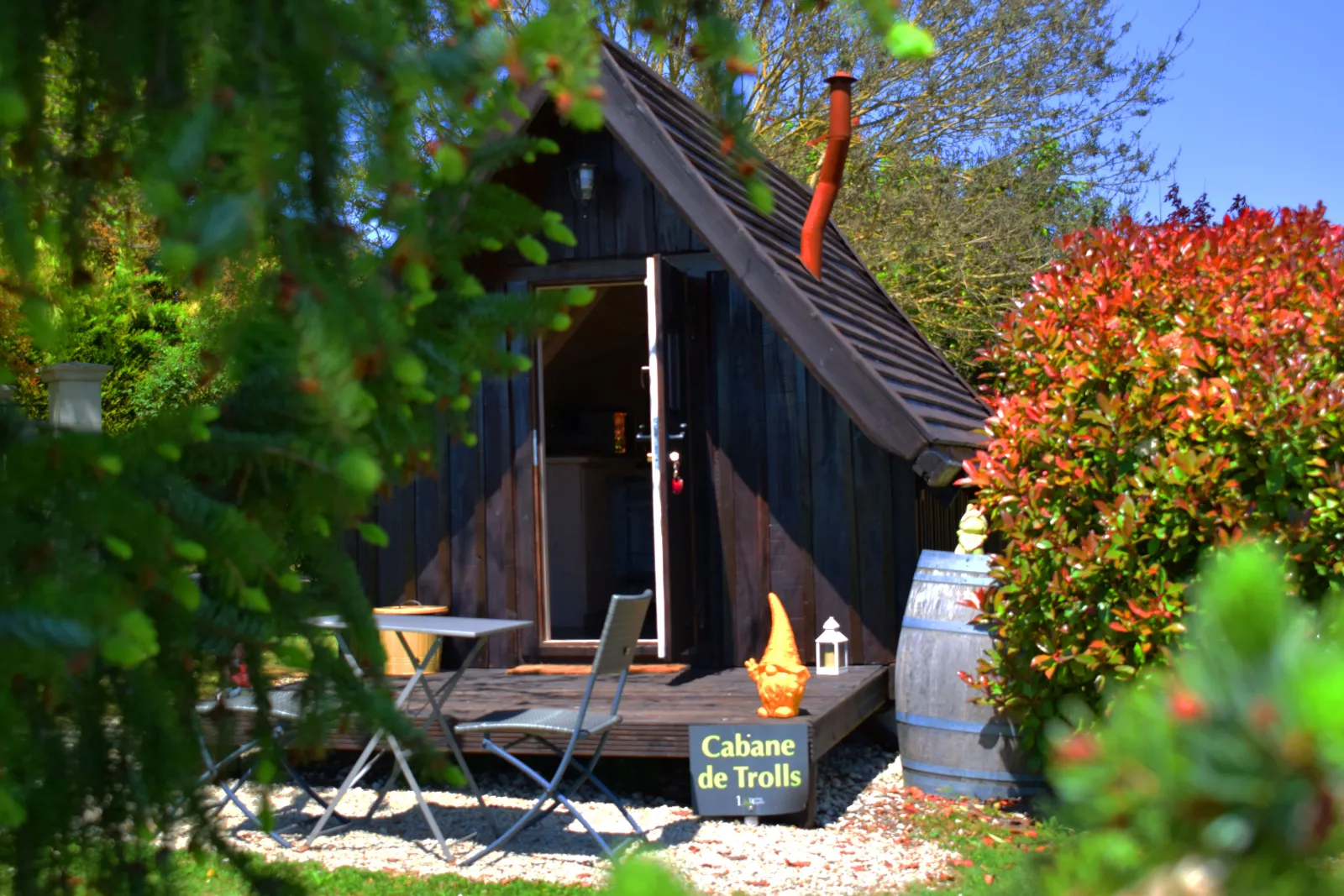 Cabane des Trolls, cabane au sol à Réaux sur Trèfle