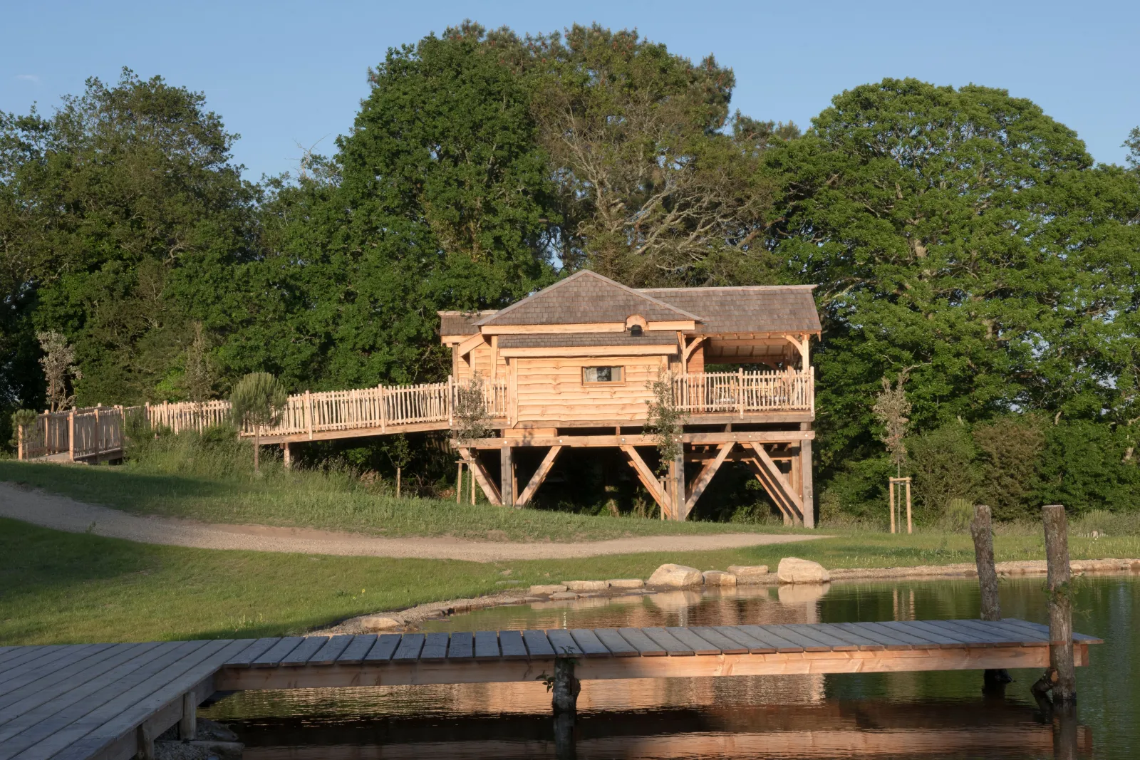 Cabane Dremmwel, cabane sur pilotis à Ploemel