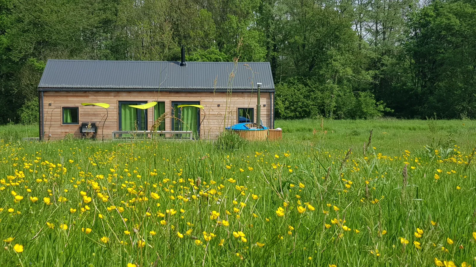 Cabane du Cerf, cabane au sol à Le Controis-en-Sologne