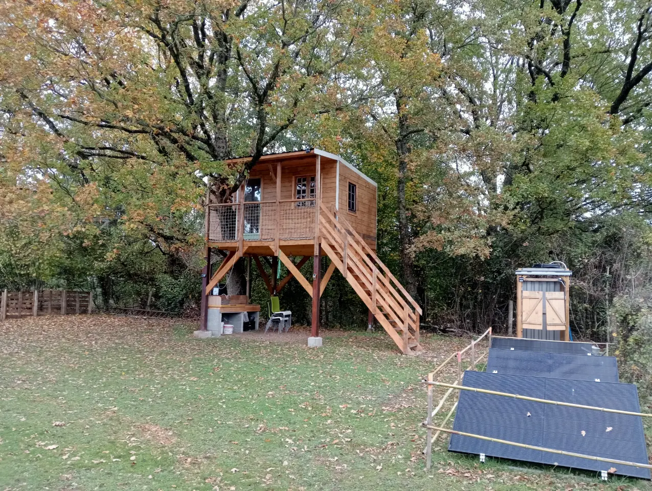 Cabane du chêne, cabane dans les arbres à Saint-Roch