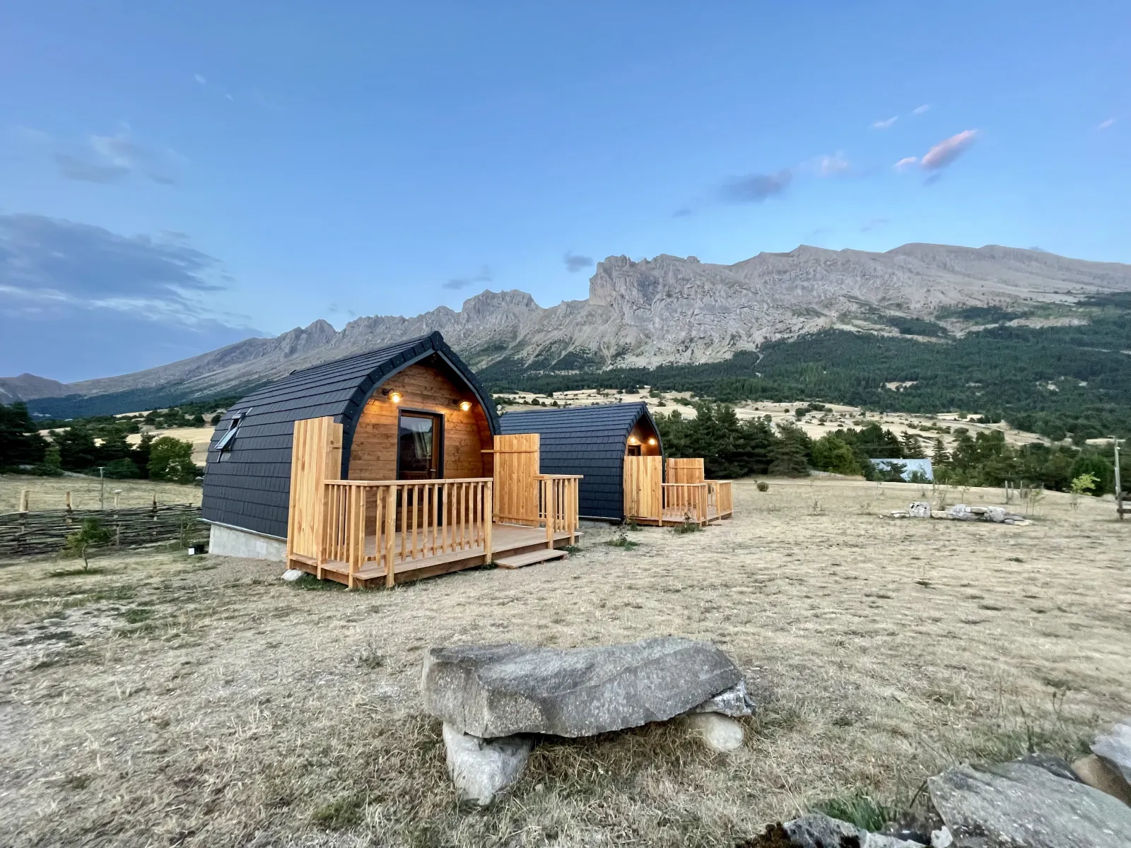 Cabane du Collier, cabane au sol à Dévoluy