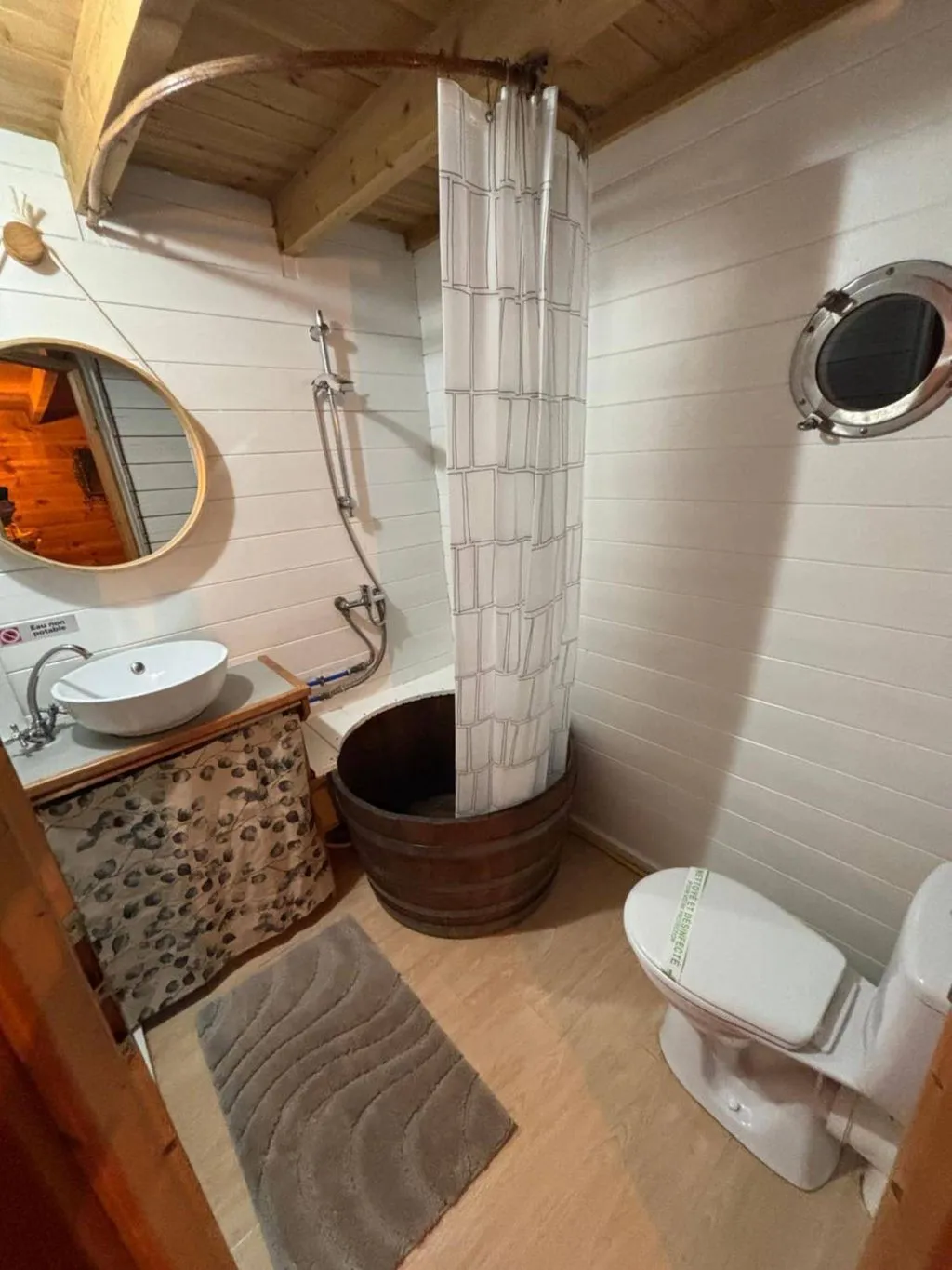 Cabane du Domaine du Morbues à Lachapelle-sous-Chaux, photo 2