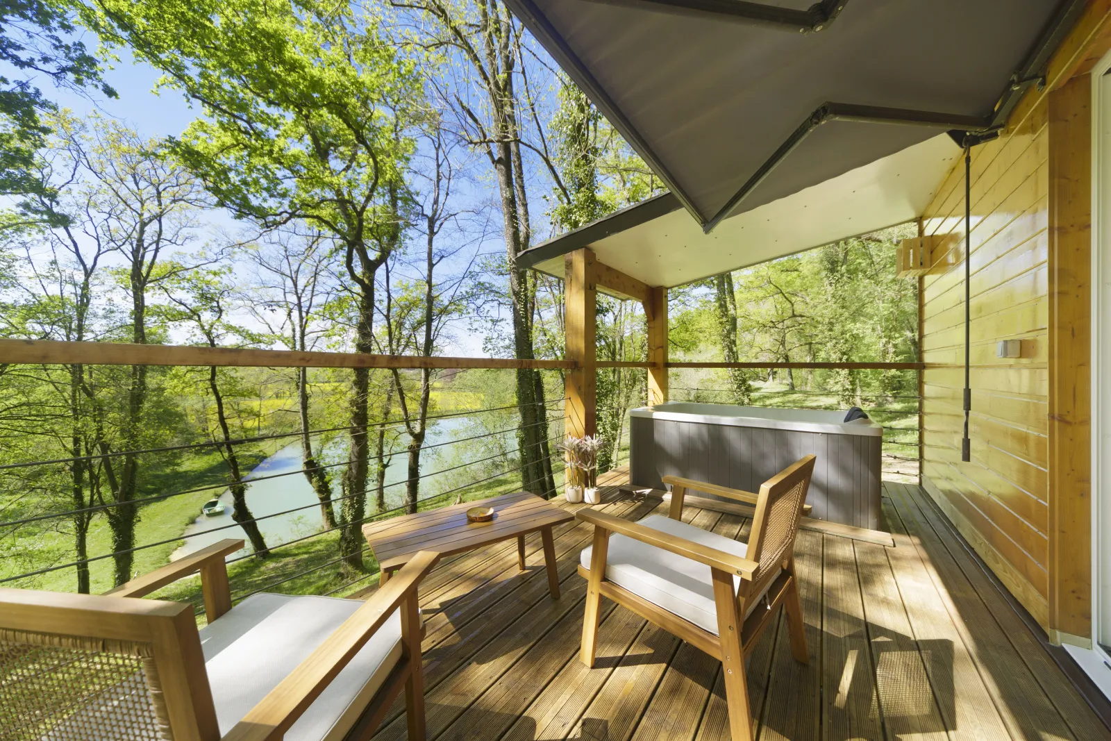 Cabane du Frêne, cabane sur pilotis à Sévignacq