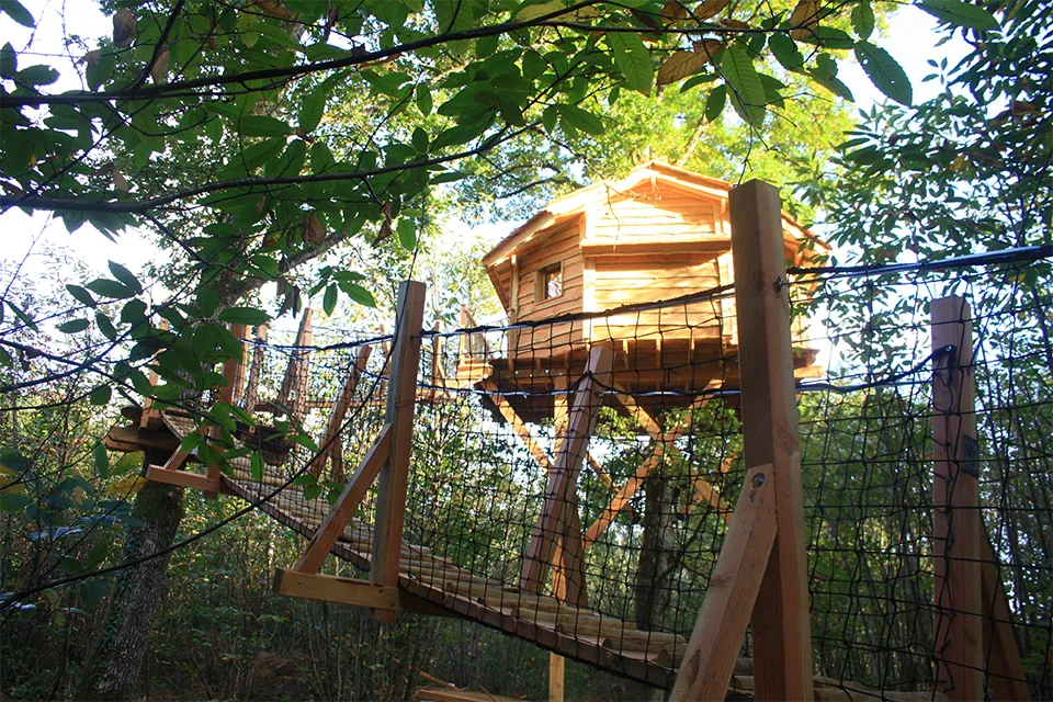 Cabane du Funambule, cabane dans les arbres à Lempzours