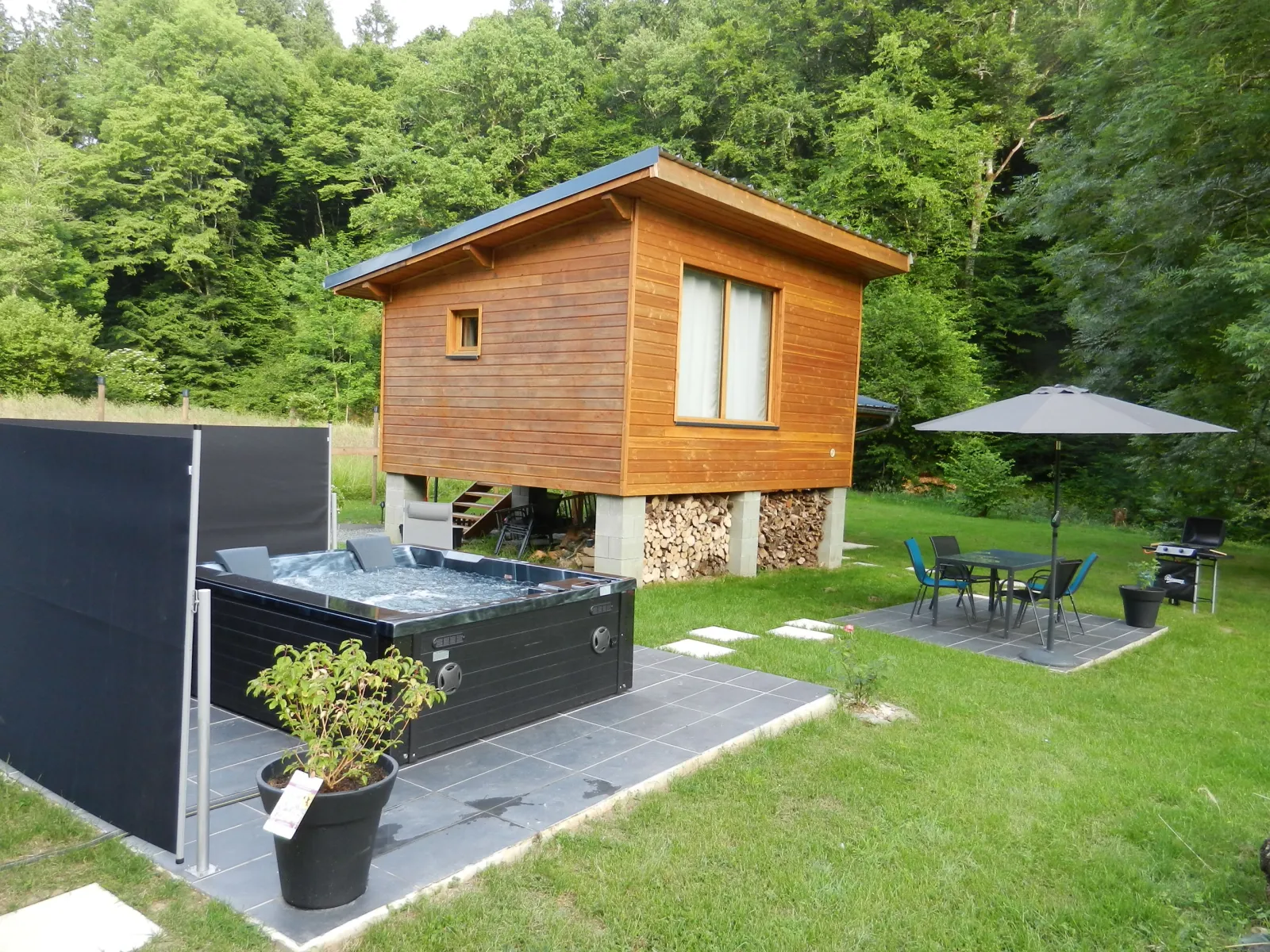 Cabane du Gast, cabane sur pilotis à Lourdoueix Saint-Pierre