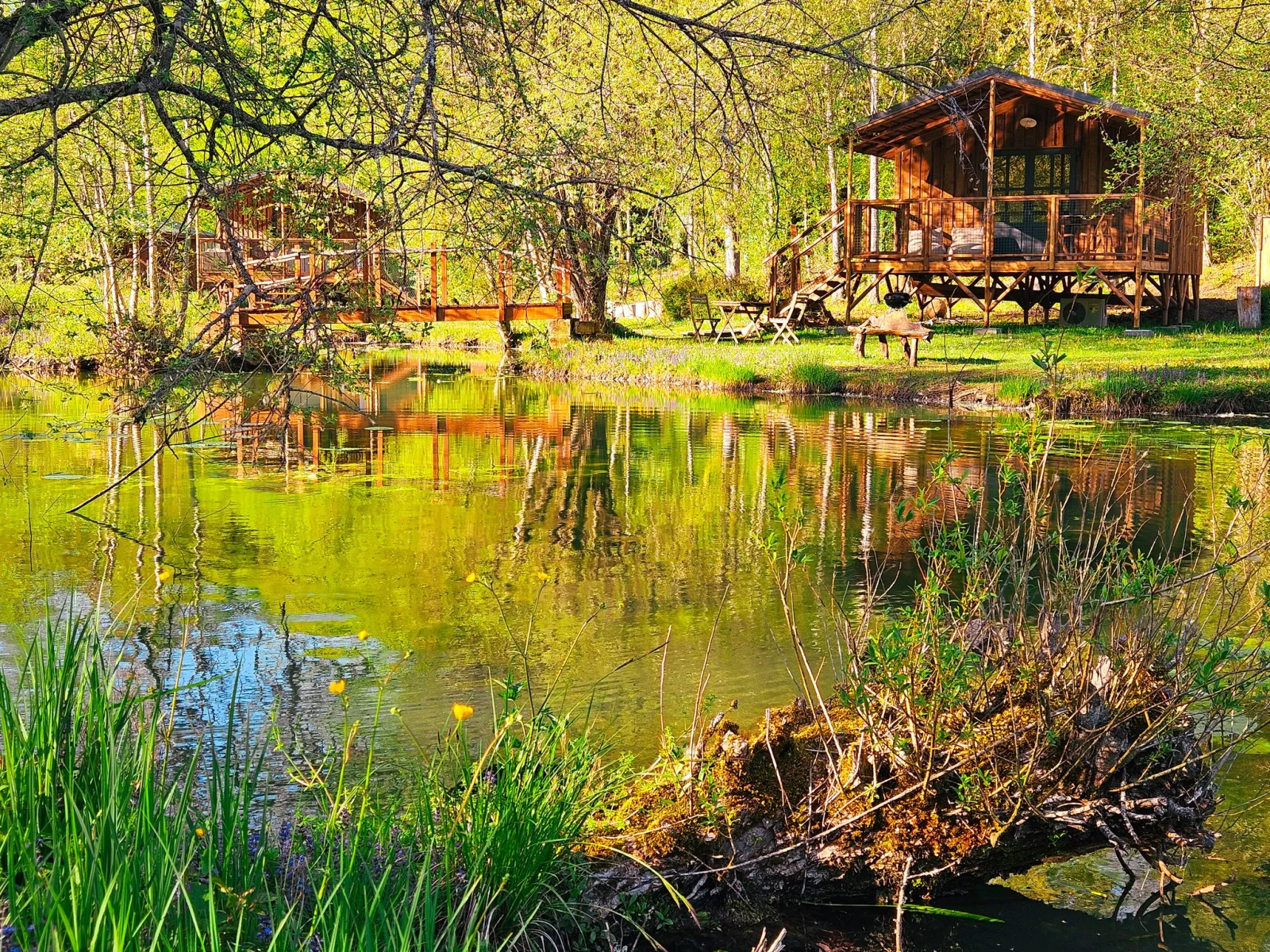 Cabane du Héron, cabane sur pilotis à Saint-André-d'Allas