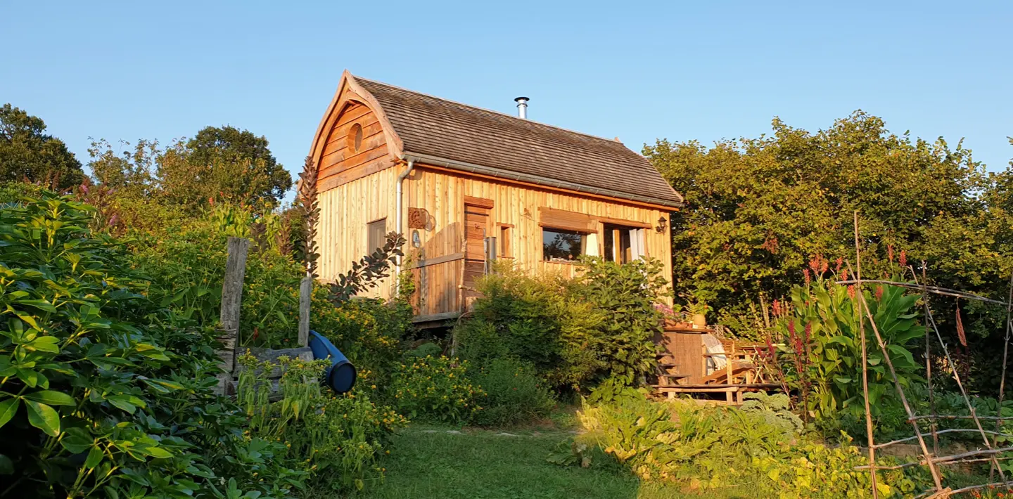 Cabane du jardin de Planioles, cabane au sol à Planioles