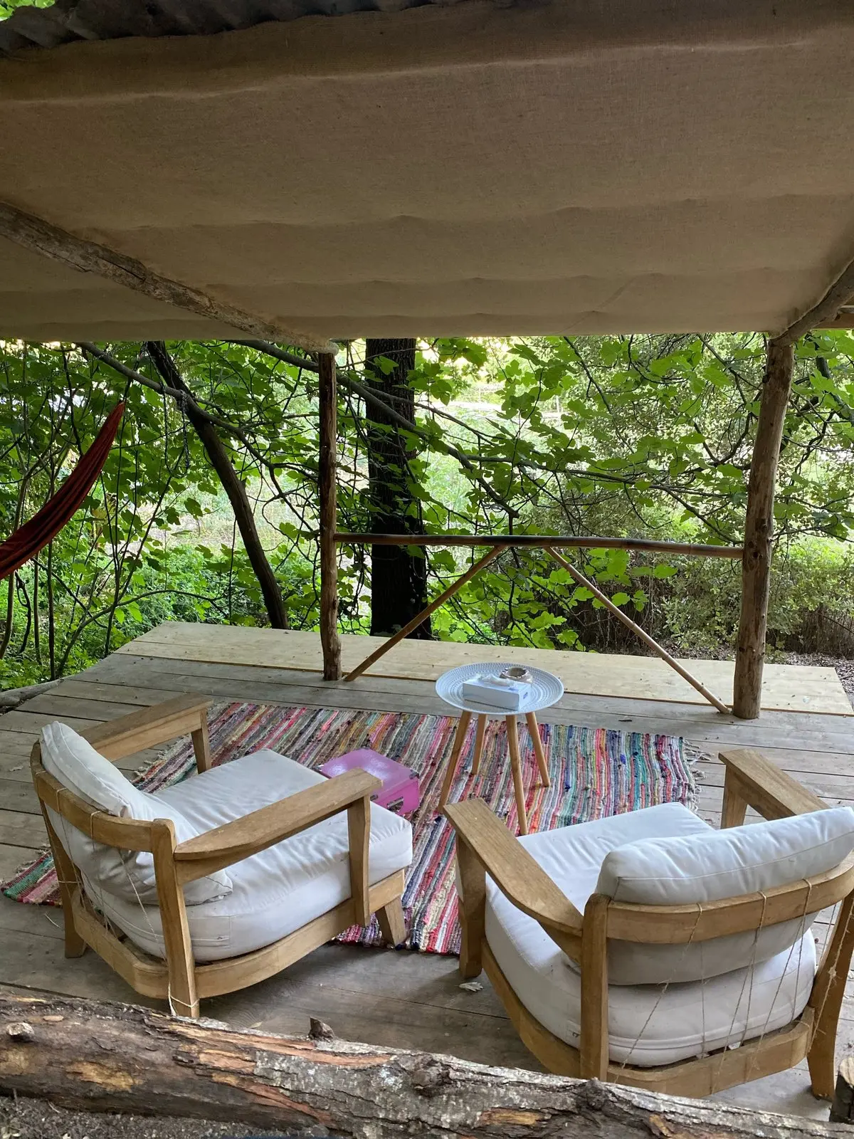 Cabane du jardin-forêt, cabane au sol à Céret