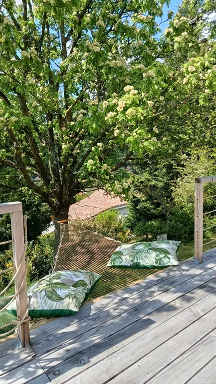 Cabane du Lutin, cabane sur pilotis à Saint-Félicien