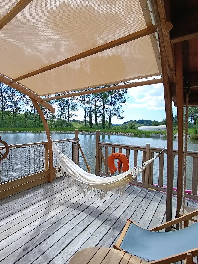 Cabane du Martin Pêcheur à Saint-Germain-les-Vergnes, photo 4