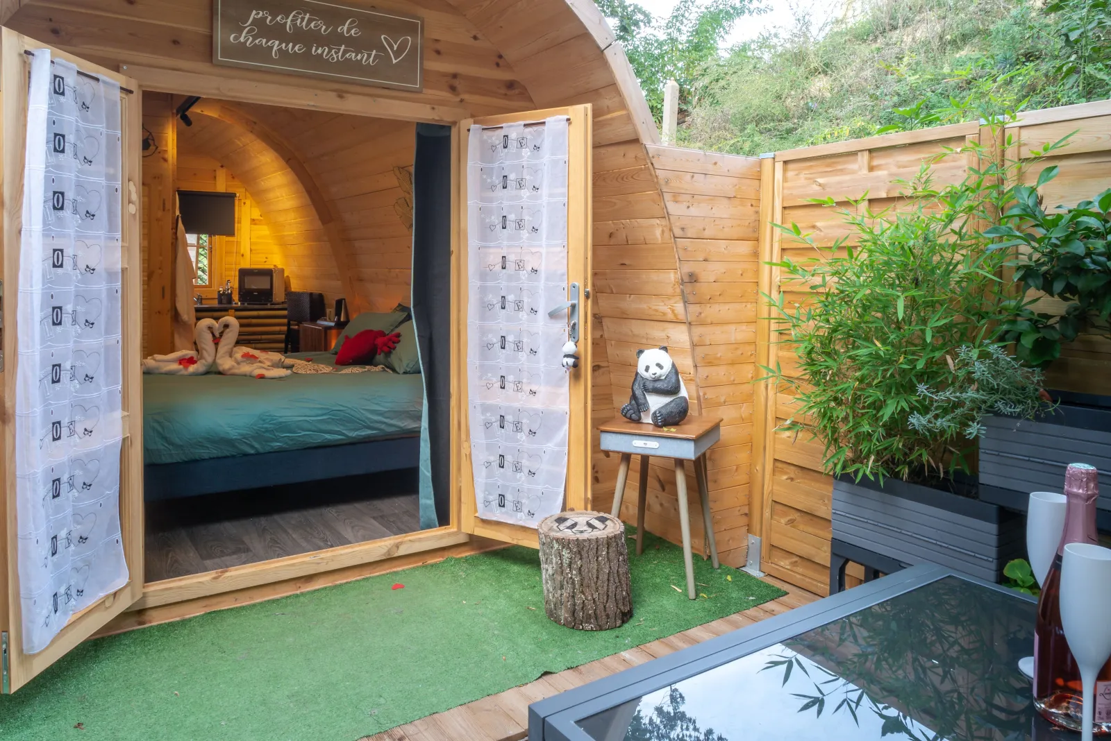 Cabane du Panda, cabane au sol à Abrest