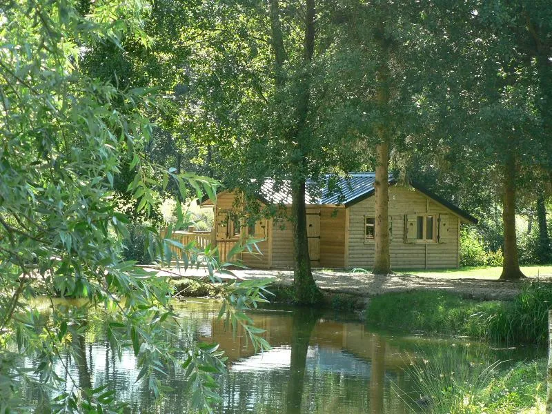Cabane du Pêcheur, cabane au sol à Cessières-Suzy