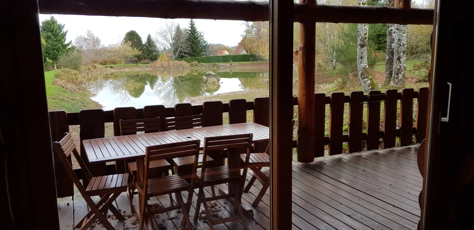 Cabane du Pêcheur, cabane au sol à Roches