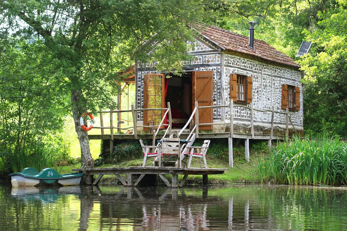 Cabane du Pêcheur, cabane au sol à Saint-Estèphe