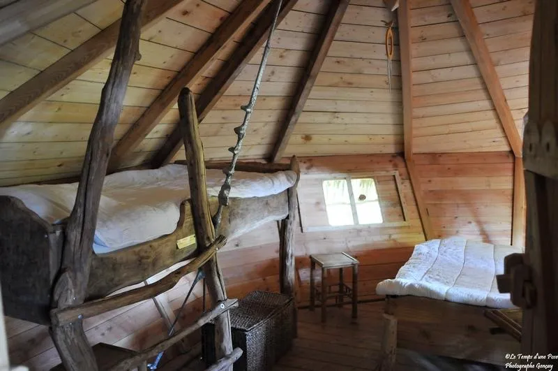 Cabane du Pêcheur, cabane dans les arbres à Magné
