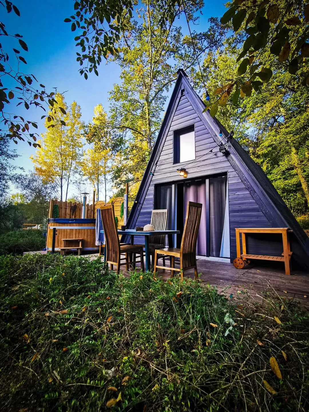 Cabane du Pêcheur, cabane au sol à Saint-André-d'Allas