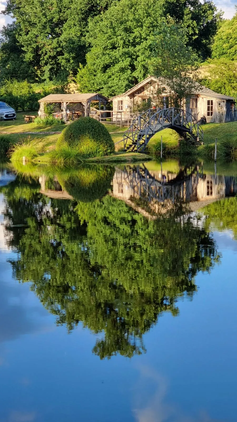 Cabane du Pêcheur, cabane au sol à Sexcles