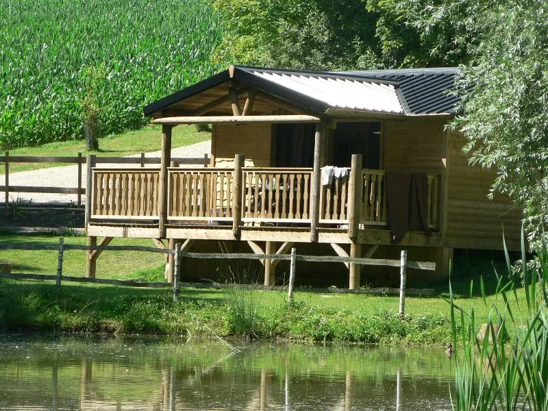 Cabane du Pionnier, cabane sur pilotis à Cessières-Suzy