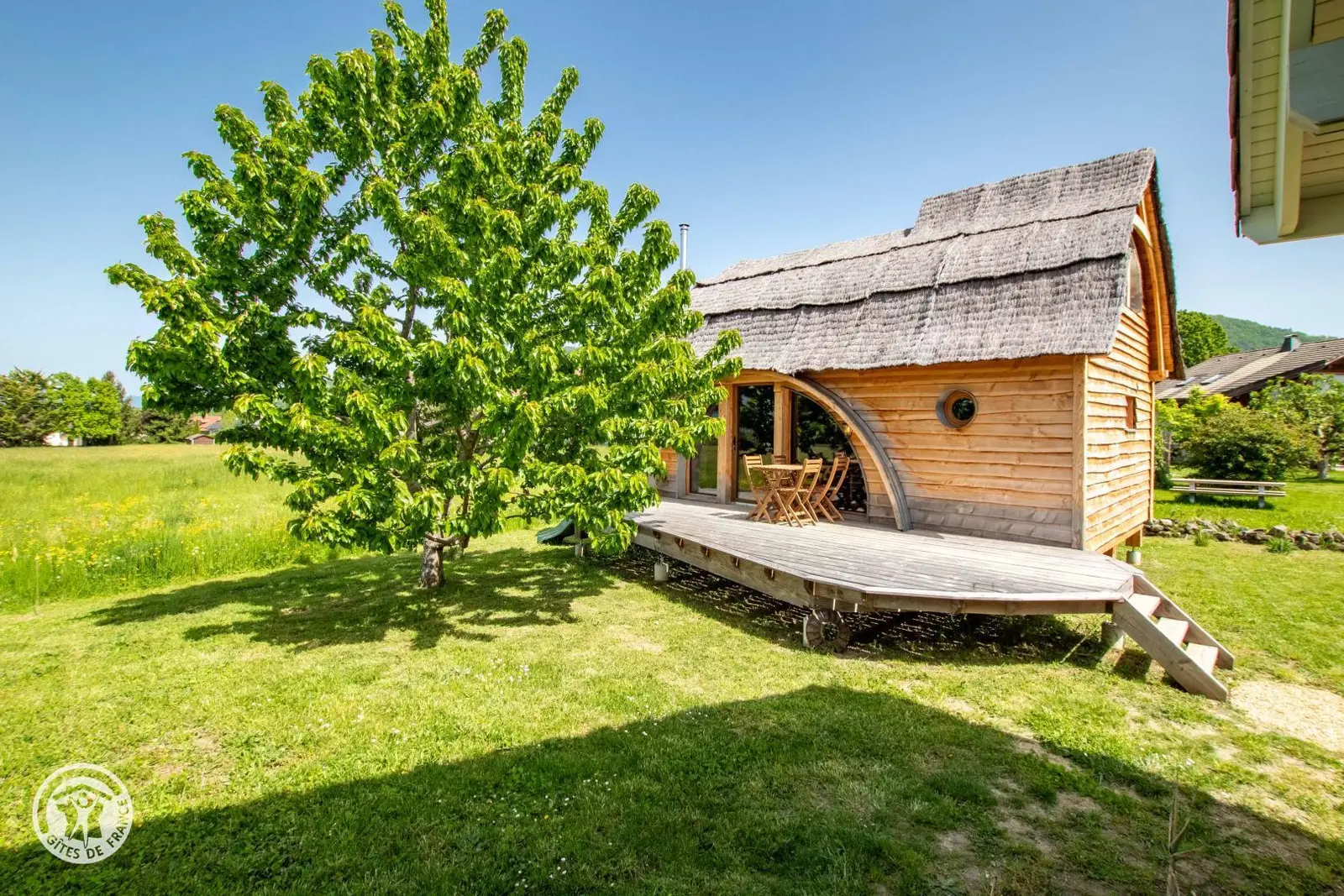Cabane du vrai monde, cabane sur pilotis à Fillinges