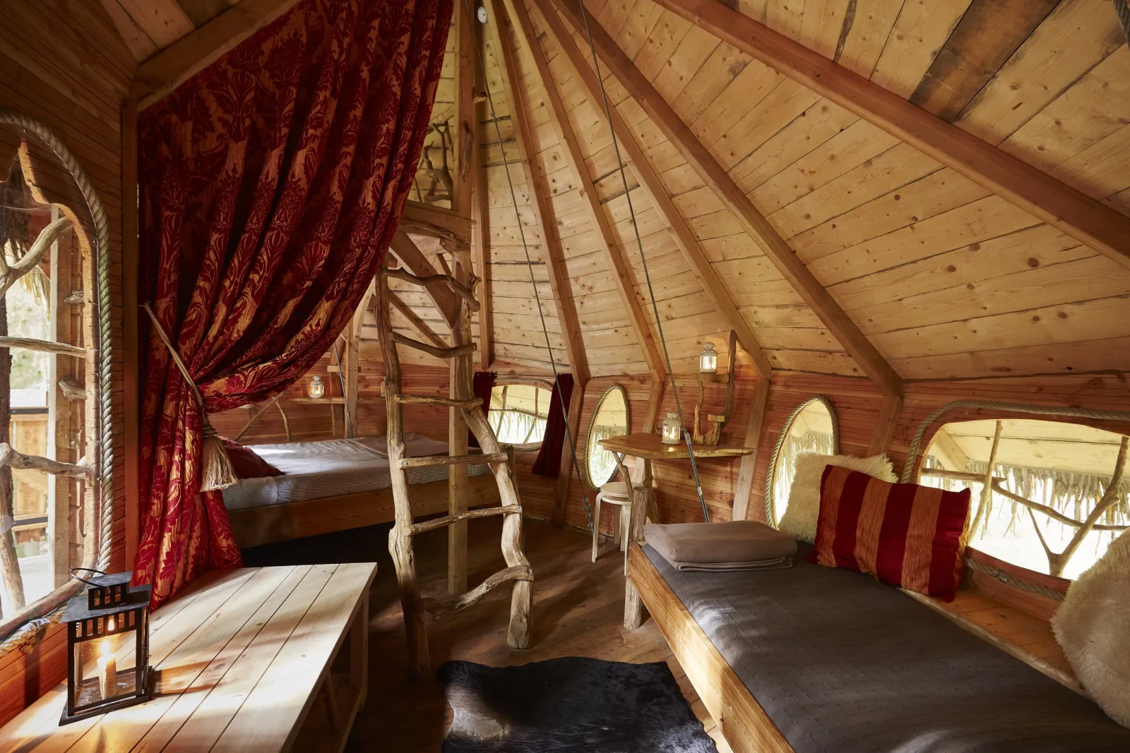 Cabane Échauguette, cabane dans les arbres à Longny les Villages