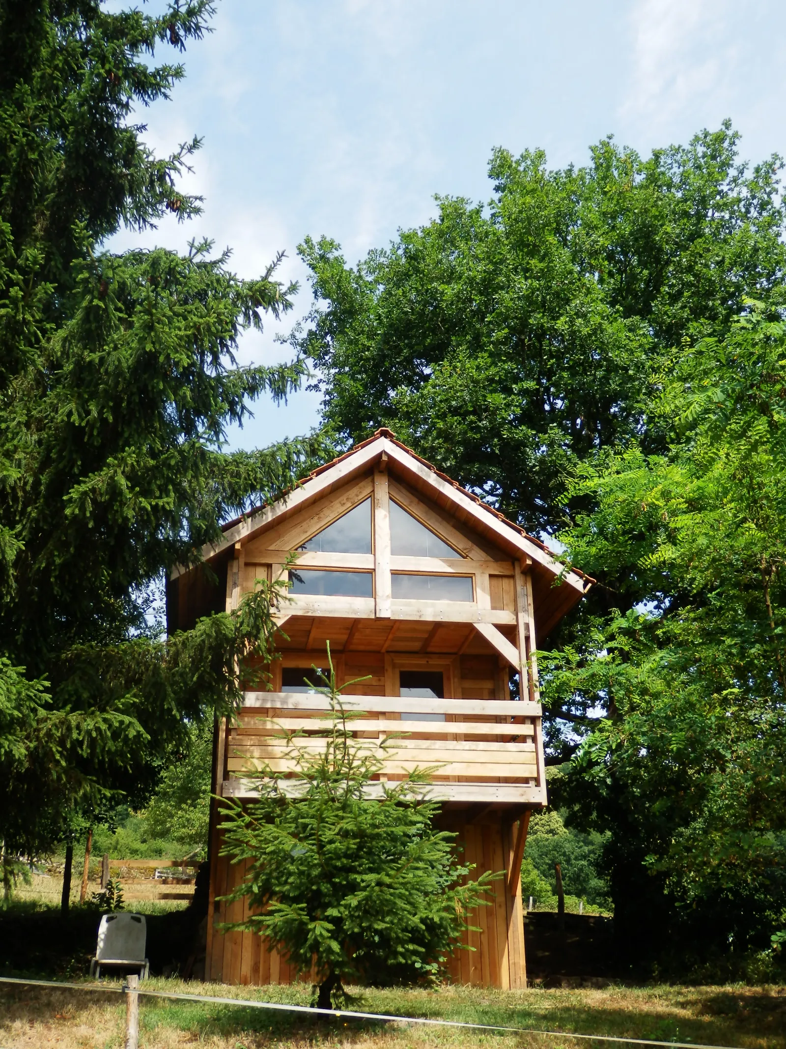 Cabane écolodge du Plessis, cabane au sol à Broye