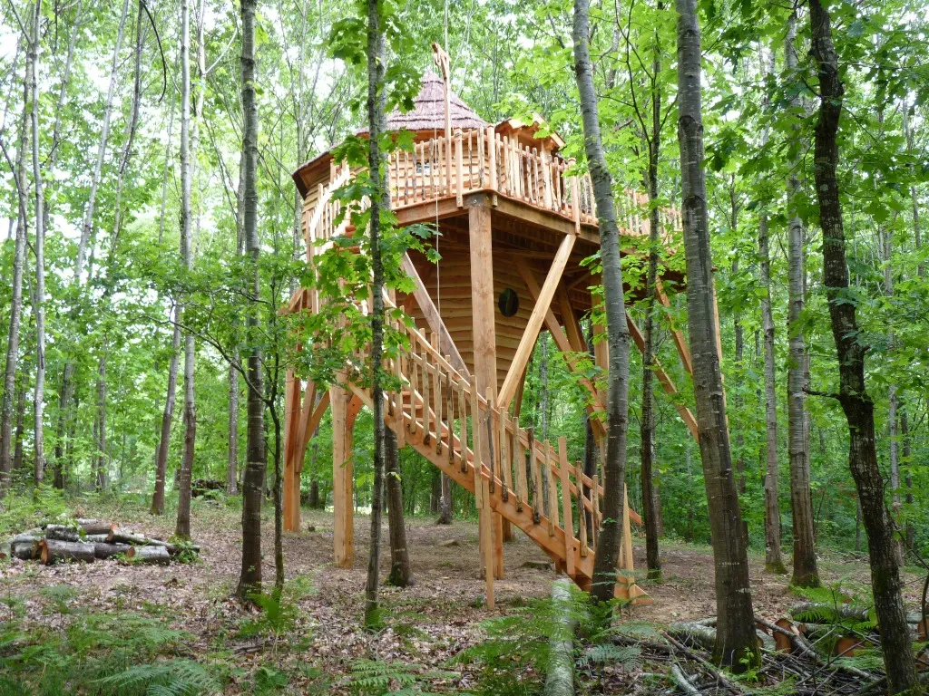 Cabane Elona, cabane dans les arbres à Loubieng