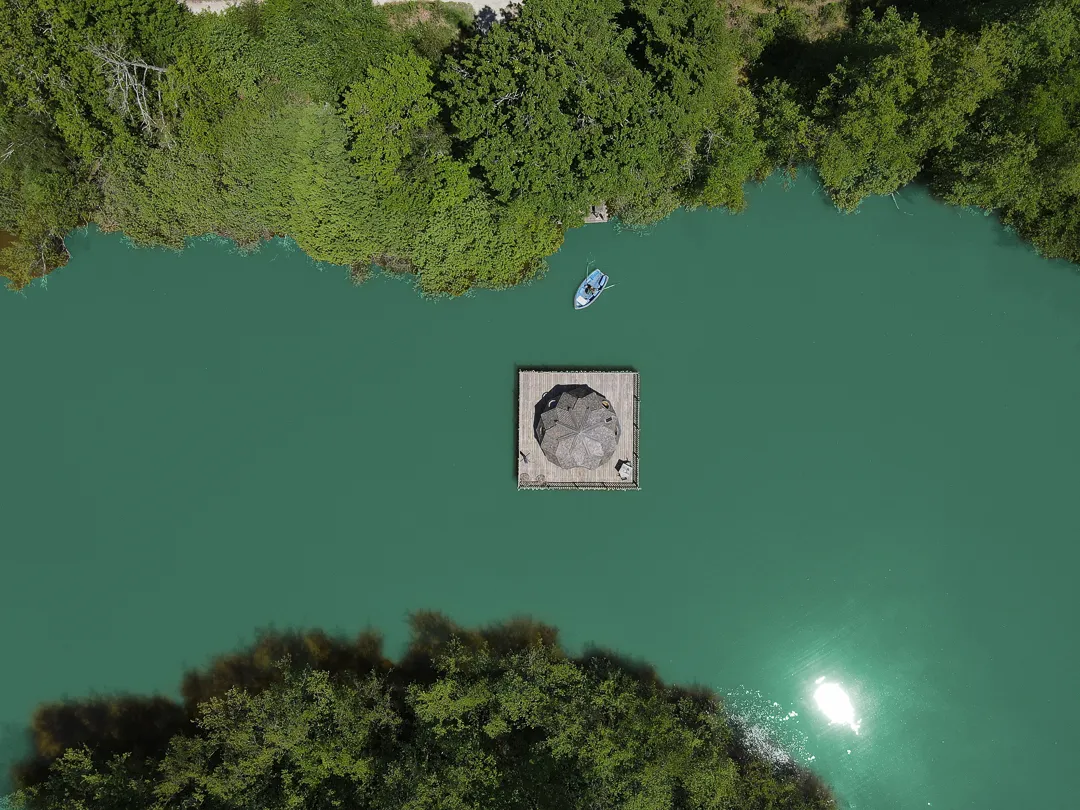 Cabane Émeraude, cabane sur l'eau à Joncherey