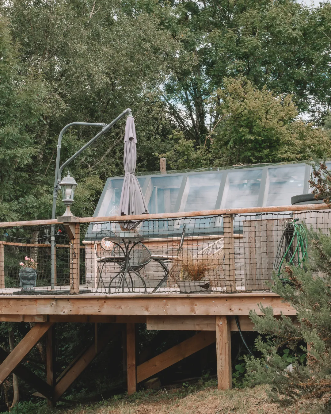 Cabane en verre à La Roche-Maurice, photo 2