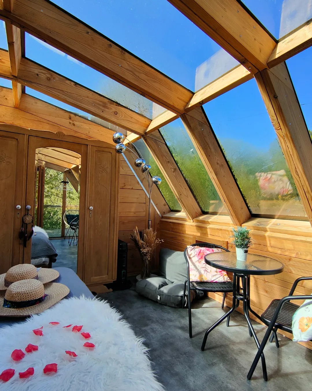 Cabane en verre à La Roche-Maurice, photo 3