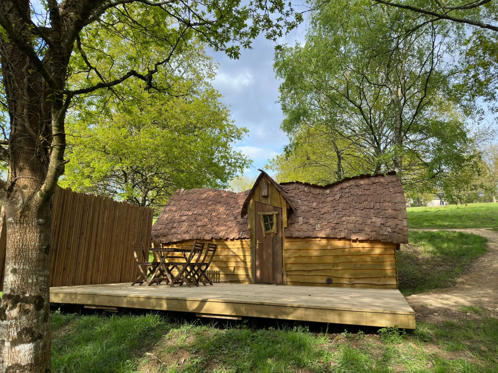 Cabane Enchantée, cabane au sol à Pluméliau-Bieuzy