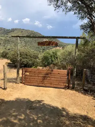 Cabane Entre deux chênes, cabane dans les arbres à Loreto-di-Tallano