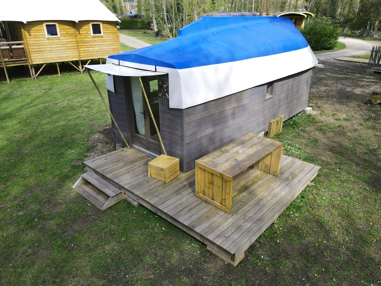 Cabane familiale sous coque de bateau, cabane au sol à Bar-sur-Aube