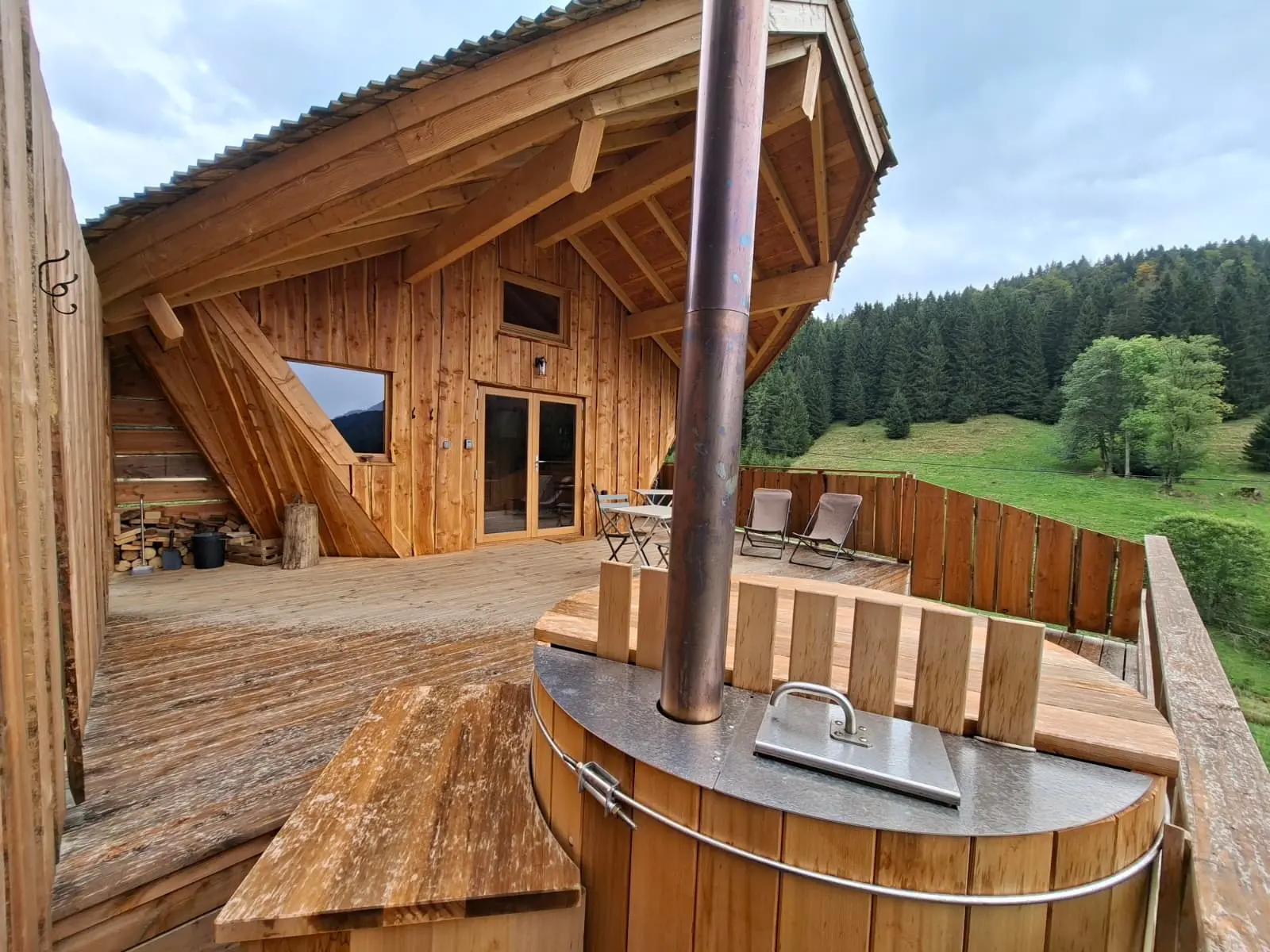 Cabane feuille, cabane au sol à La Pesse