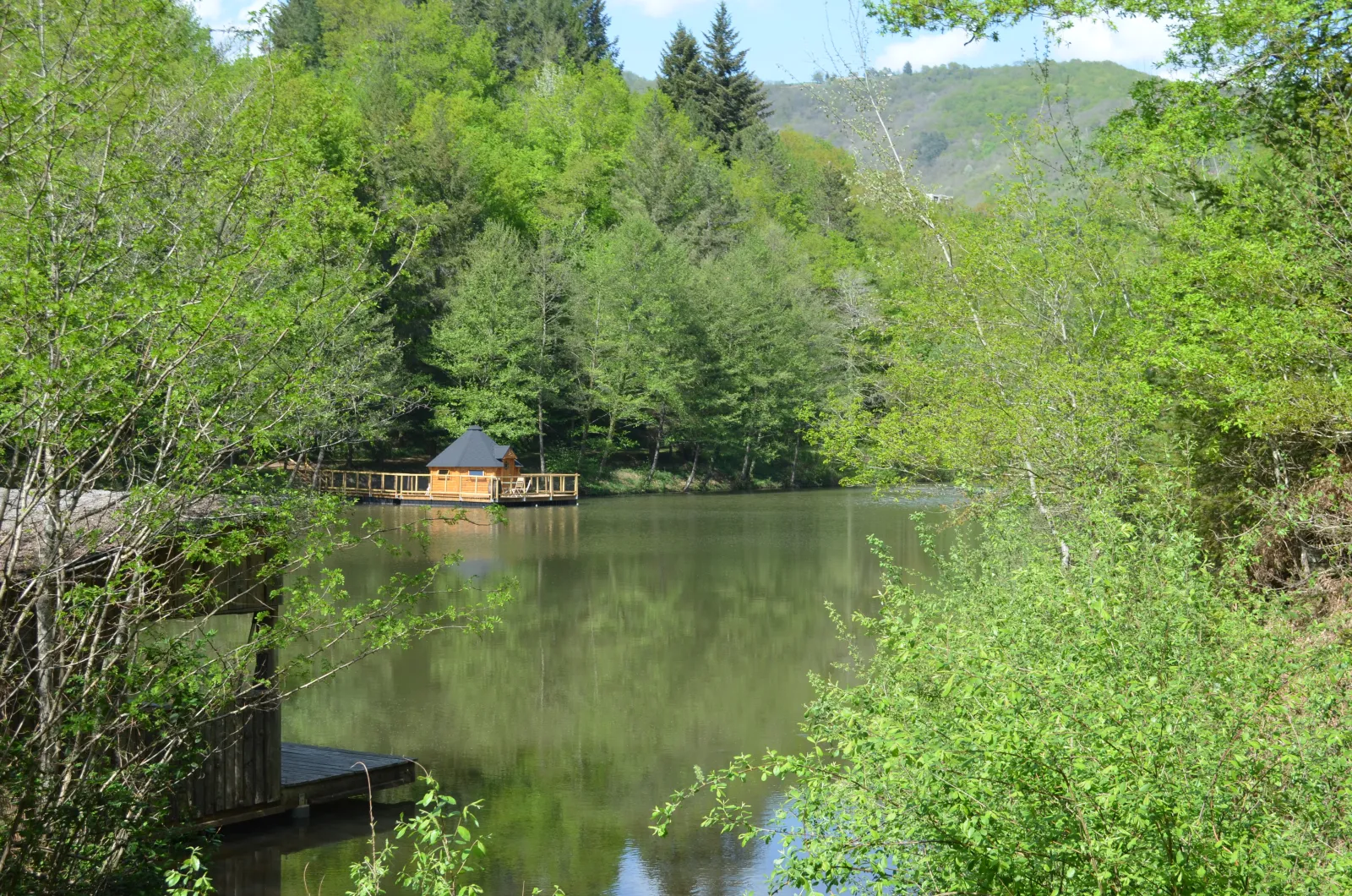 Cabane flottante Libellule à Conques-en-Rouergue, photo 2