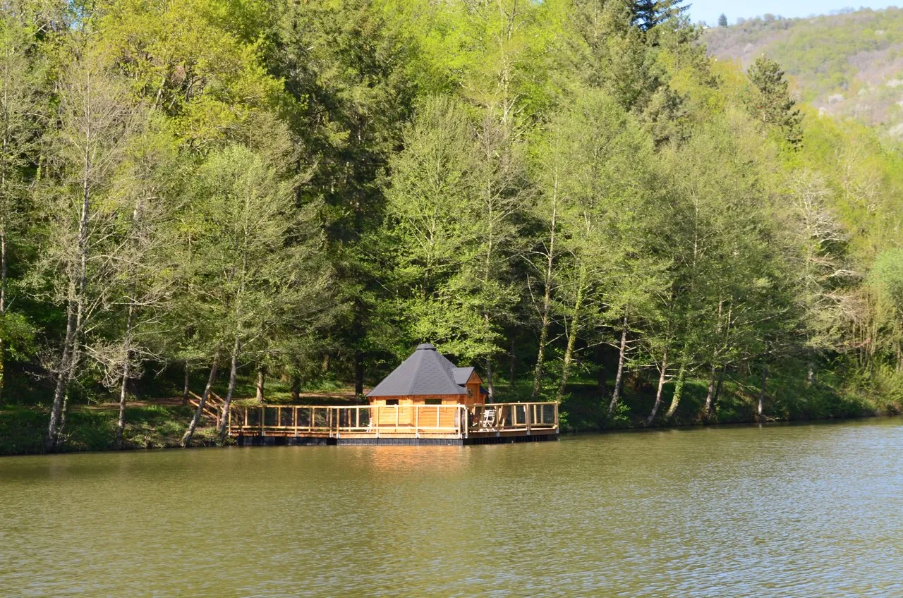 Cabane flottante Libellule à Conques-en-Rouergue, photo 4