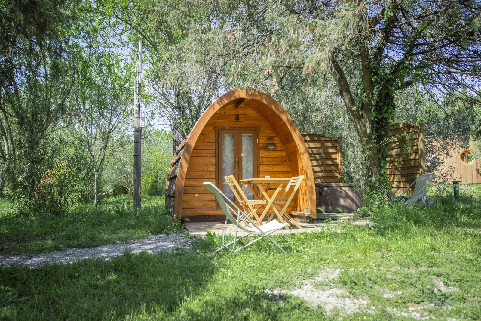 Cabane forestière à Vogüé, photo 2