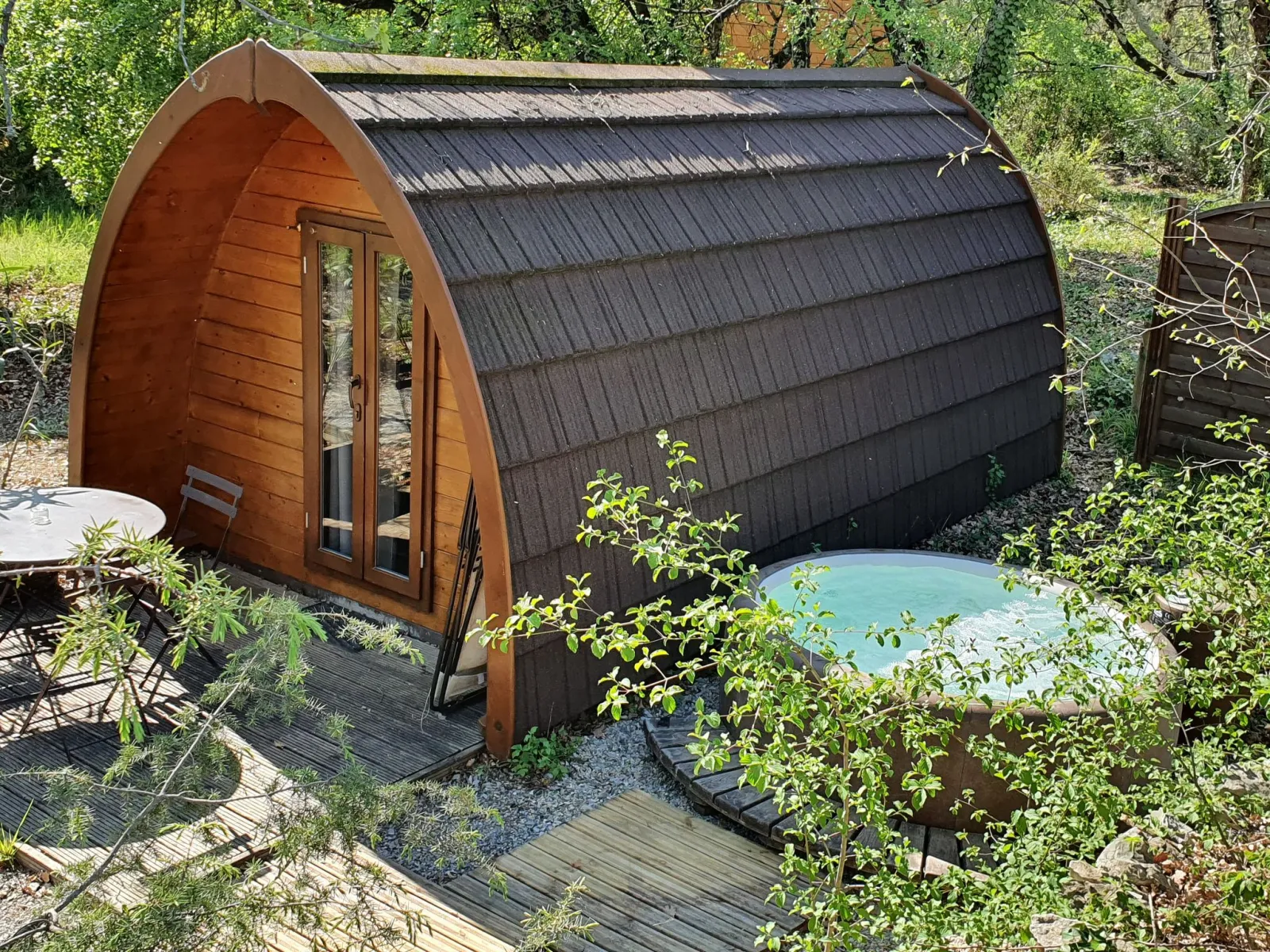 Cabane forestière à Vogüé, photo 3